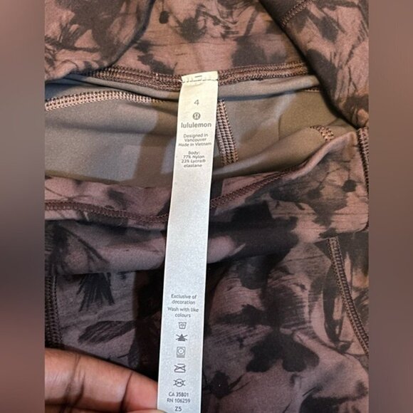 Lululemon In Movement Tight 25" *Everlux Size 4 - Picture 6 of 8